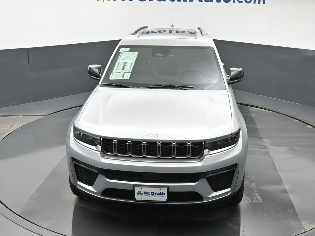 New 2026 Silver Zynith Exterior Paint Jeep Limited image 28