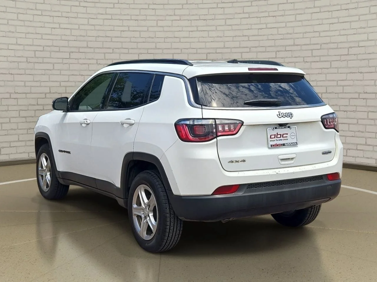 Used 2023 Bright White Clearcoat Jeep Latitude image 6
