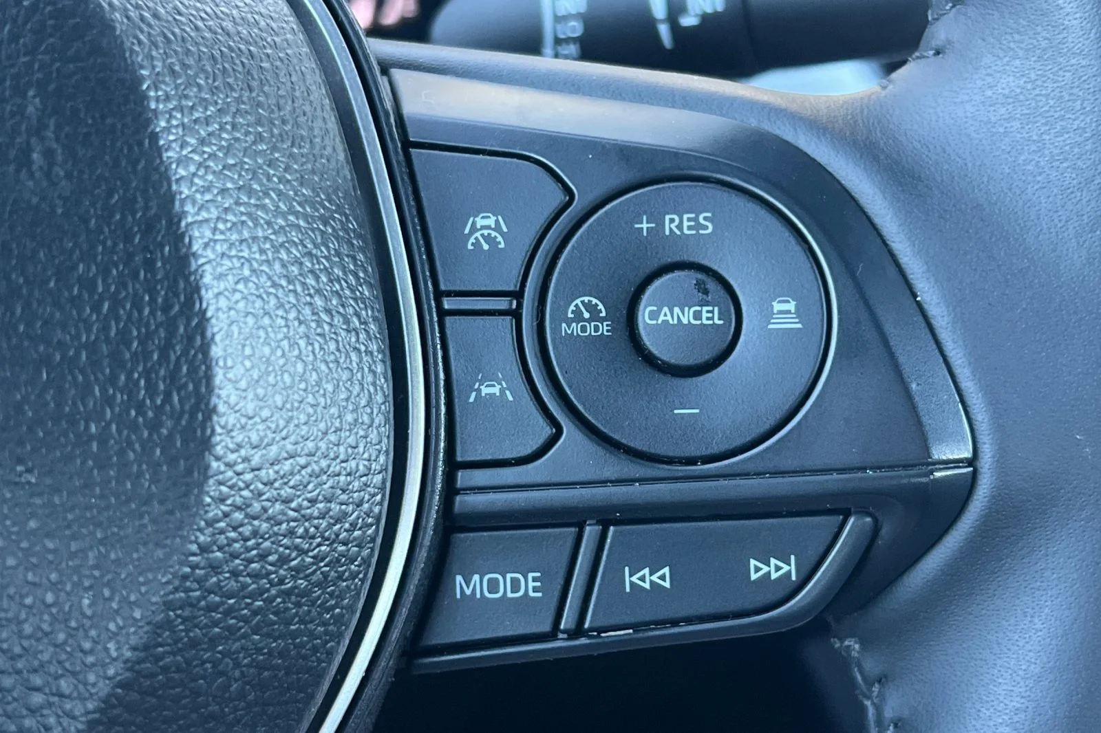 Used 2026 Wind Chill Pearl Toyota SE image 25