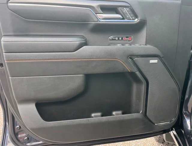 Used 2022 TITANIUM RUSH METALLIC GMC AT4 image 12