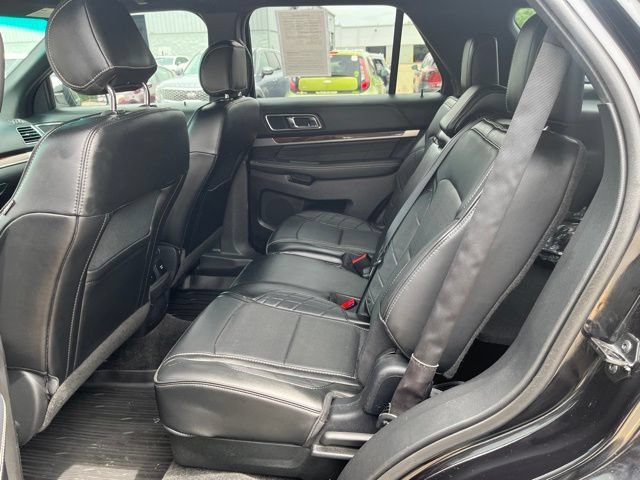 Used 2017 Shadow Black Ford Platinum image 13