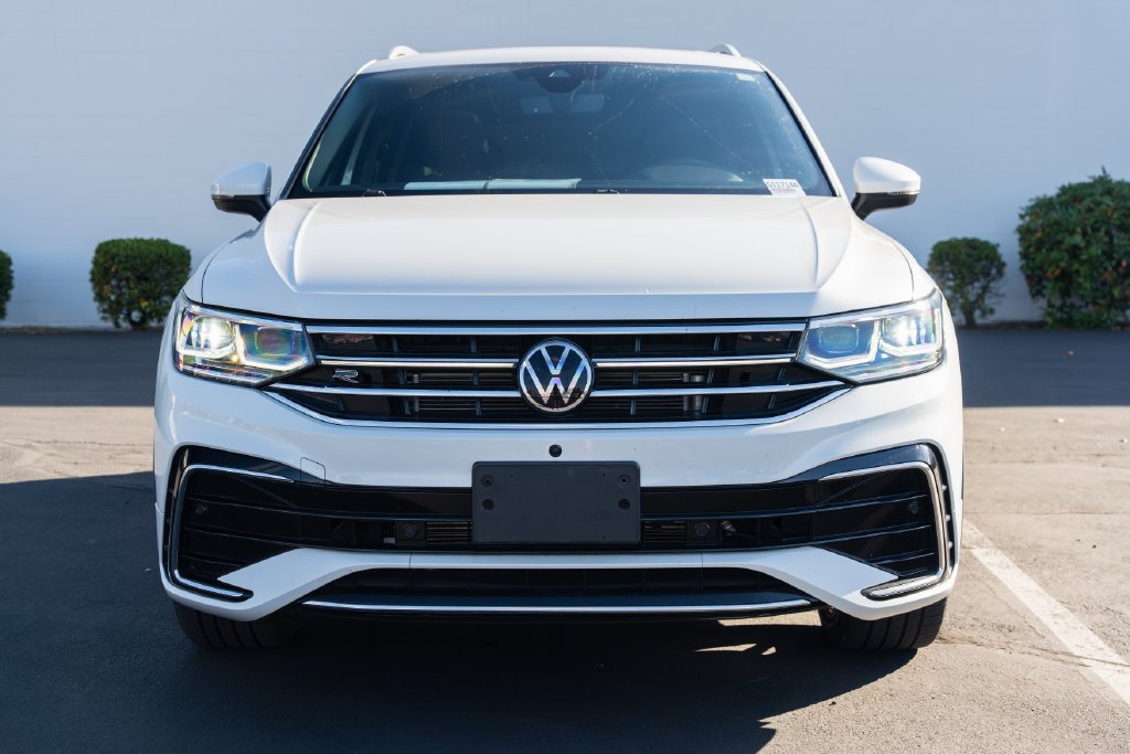 Used 2022 Oryx White Pearl Volkswagen 2.0T SEL R-Line image 2