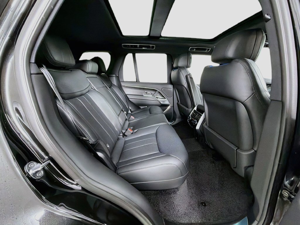 New 2027 Santorini Black Land Rover SE image 30