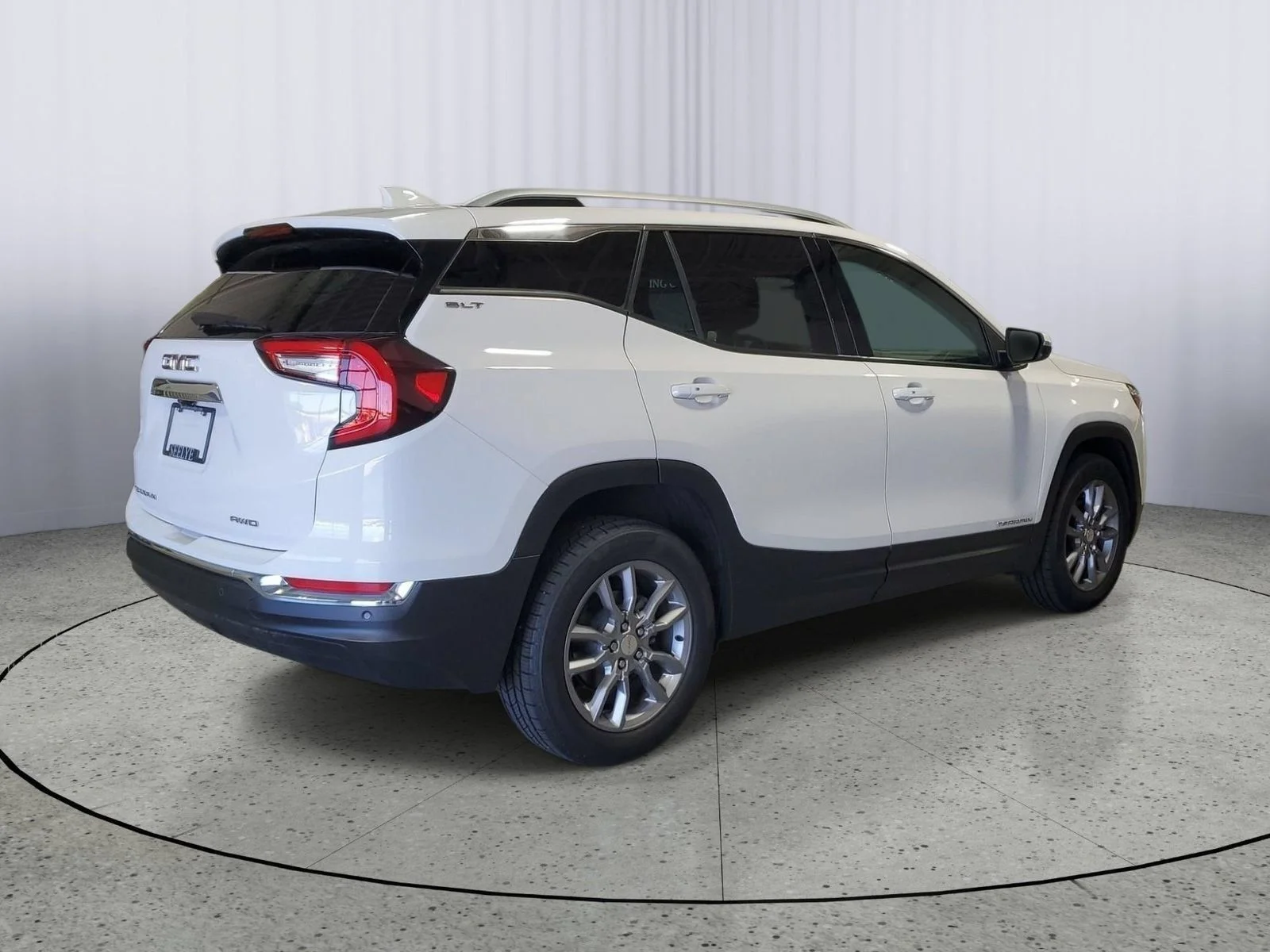 Used 2022 White GMC SLT image 4