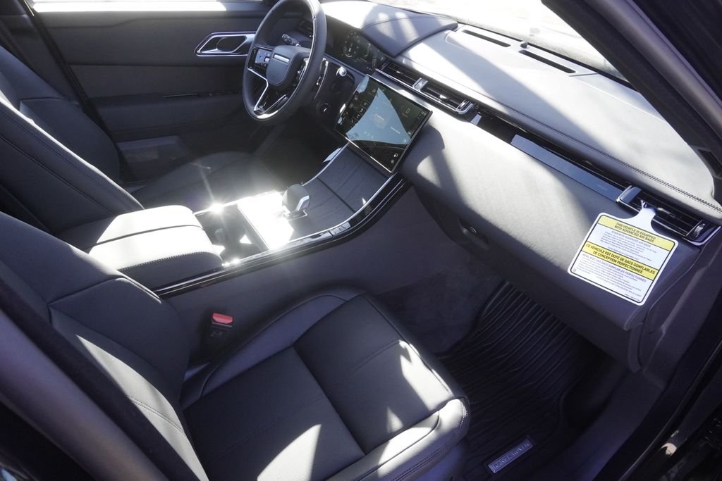 New 2026 Santorini Black Land Rover Dynamic SE image 22