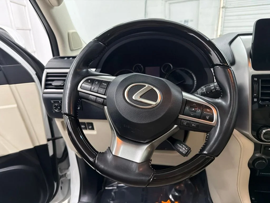 Used 2023 White Lexus 460 image 16