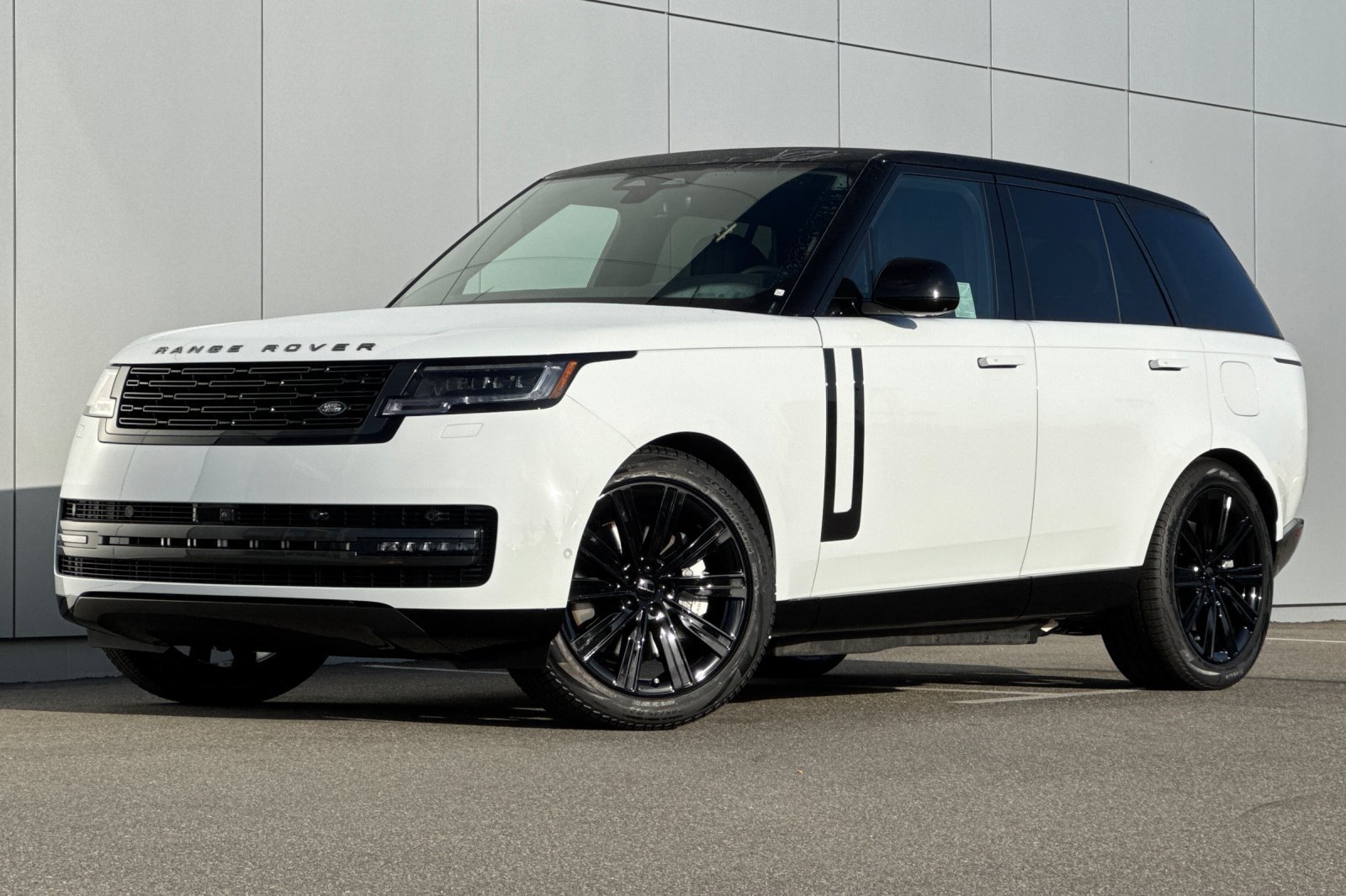 New 2026 Fuji White Land Rover SE image 1