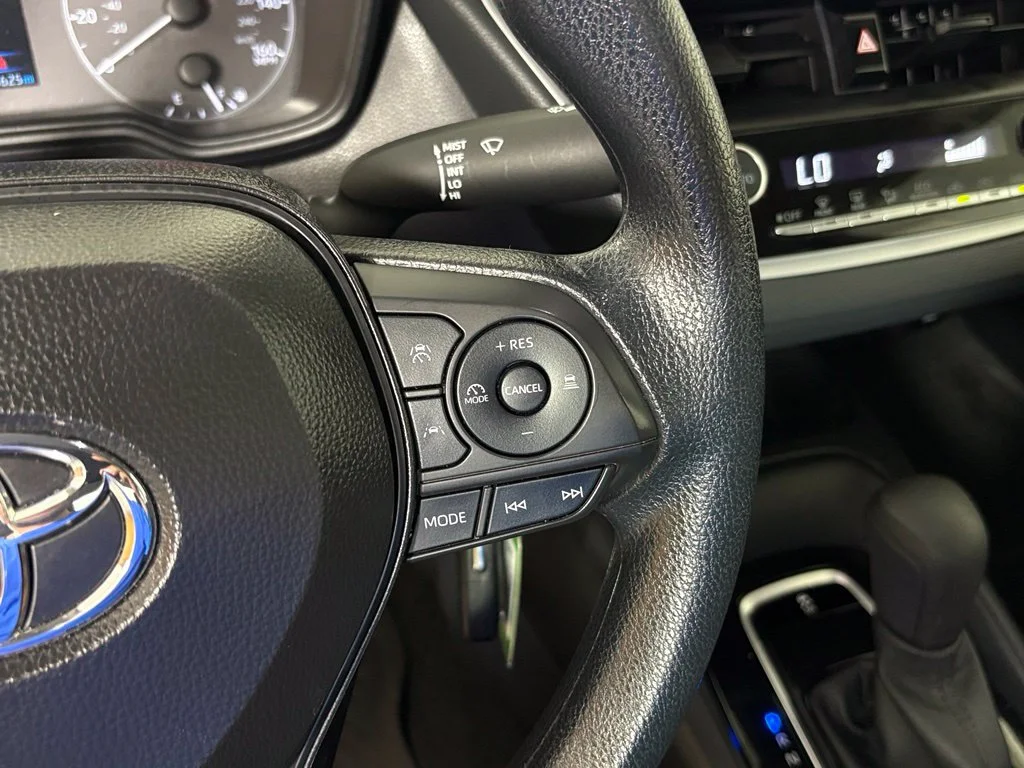 Used 2025 White Toyota LE image 20