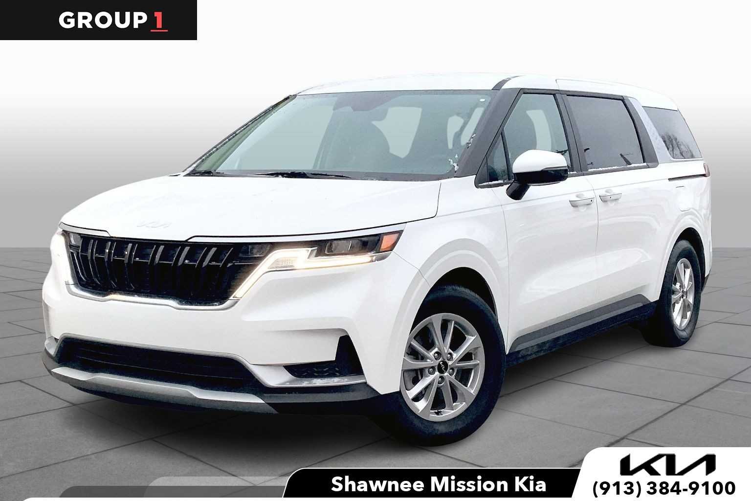 2022 Kia Sedona LX's photo