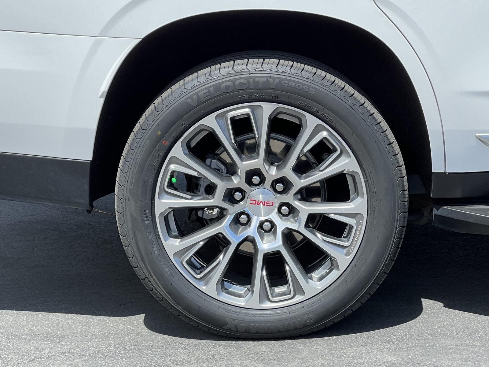 2025 GMC Yukon Denali - Photo 21