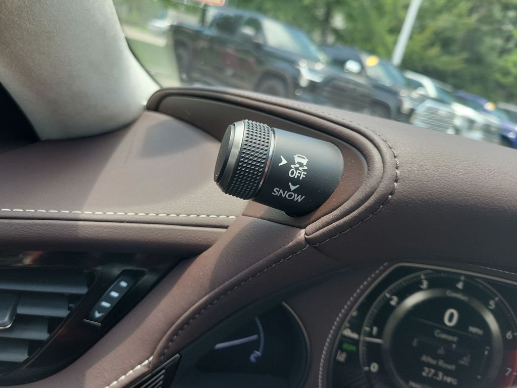 Used 2018 White Lexus 500 Base image 29
