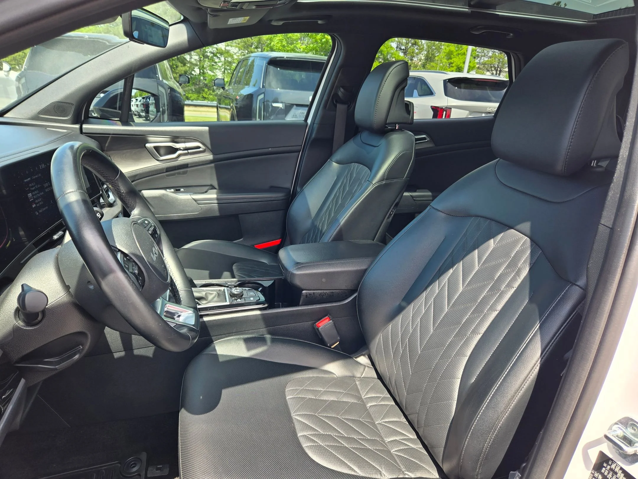 Used 2024 Glacial White Pearl Kia X-Line image 22