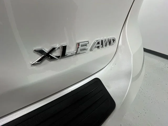 Used 2014 White Toyota XLE image 34