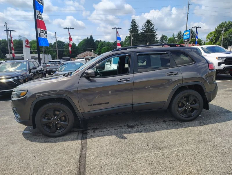 Used 2019 Gray Jeep Latitude Plus image 8