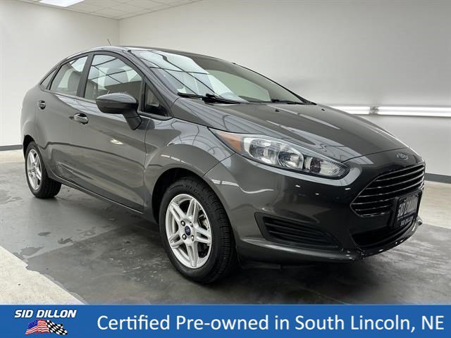 Used 2017 Magnetic Metallic Ford SE image 3
