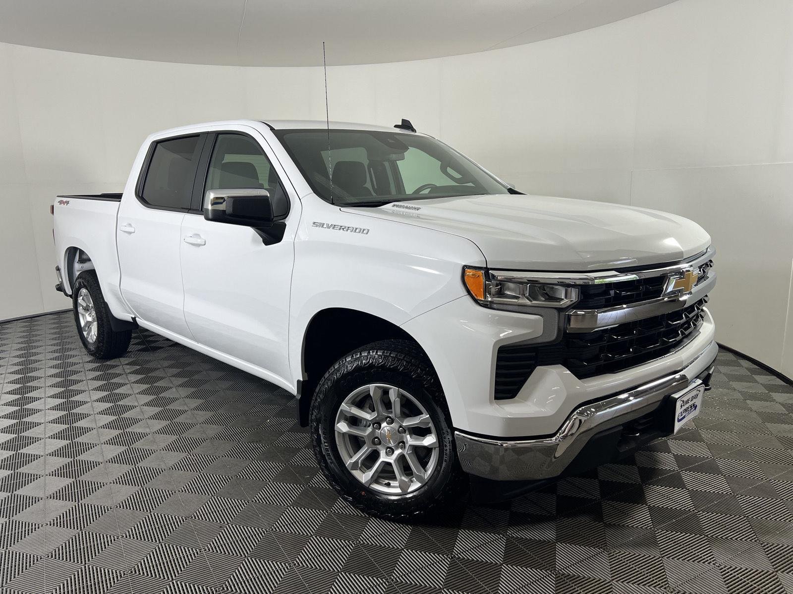 Used 2026 Summit White Chevrolet LT image 1