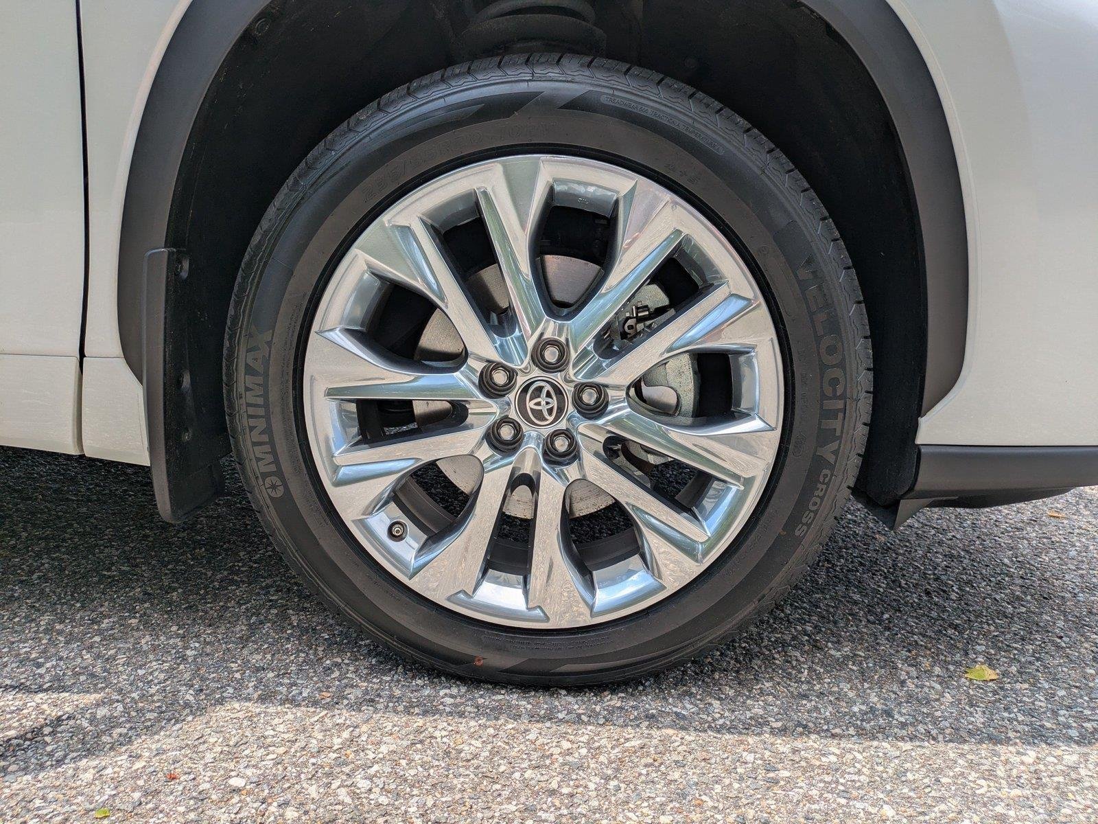 Used 2024 Wind Chill Pearl Toyota Limited image 11