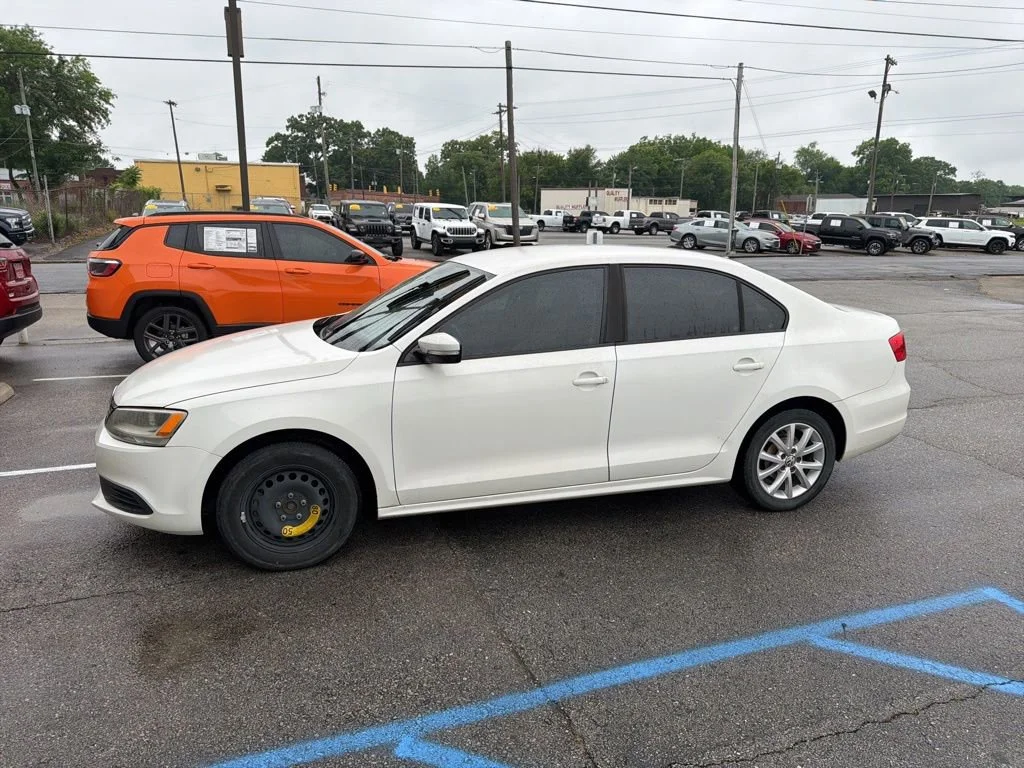 2011 Volkswagen Jetta SE 6AT's photo