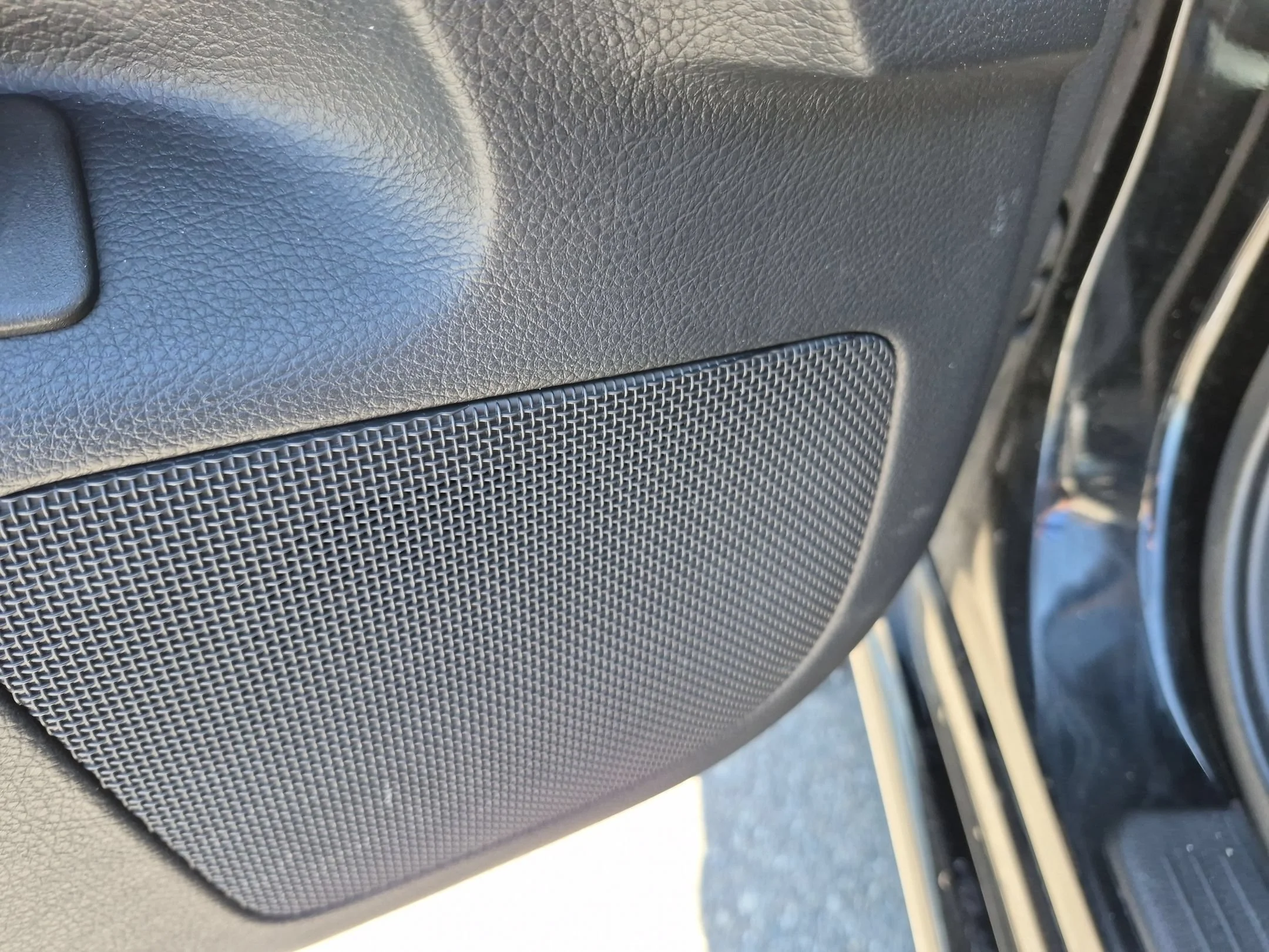 Used 2007 Black Obsidian INFINITI x image 13