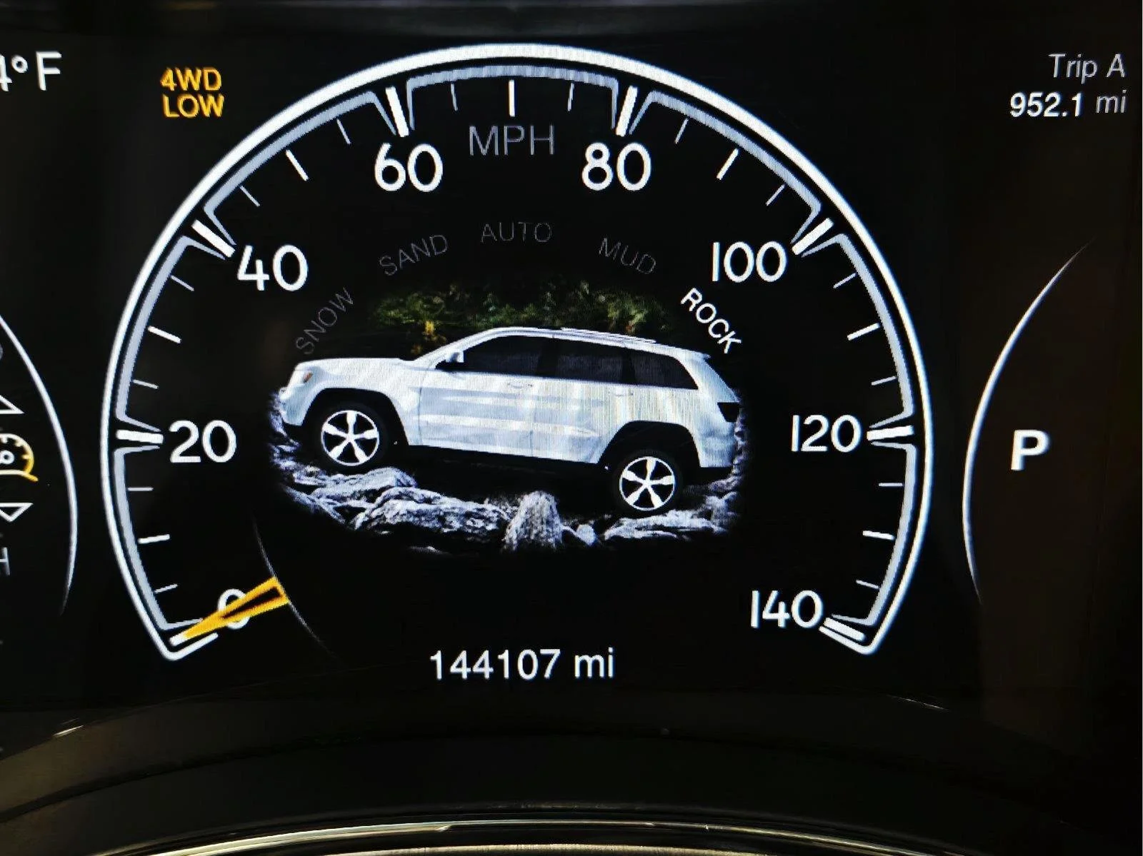 Used 2015 Bright White Clearcoat Jeep Limited image 30