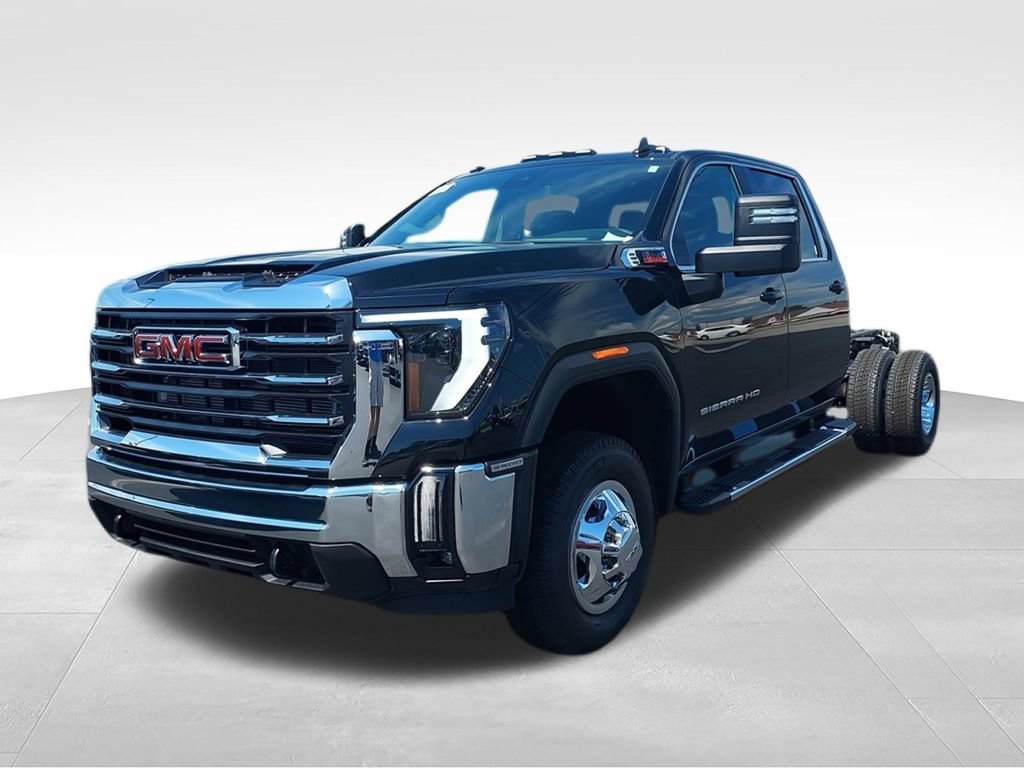 New 2026 Onyx Black GMC SLE image 4