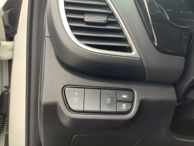 Used 2023 Snow White Pearl Kia SX image 27