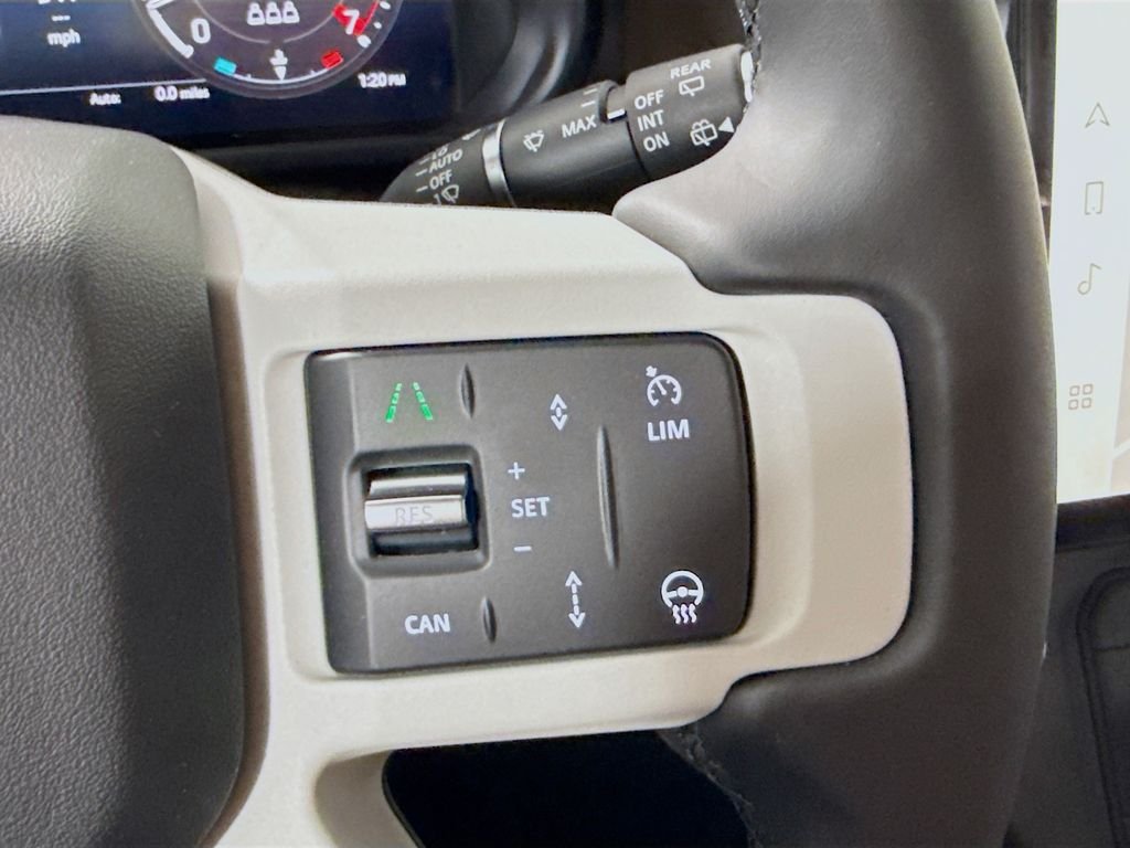 New 2026 Santorini Black Metallic Land Rover X-Dynamic SE image 13