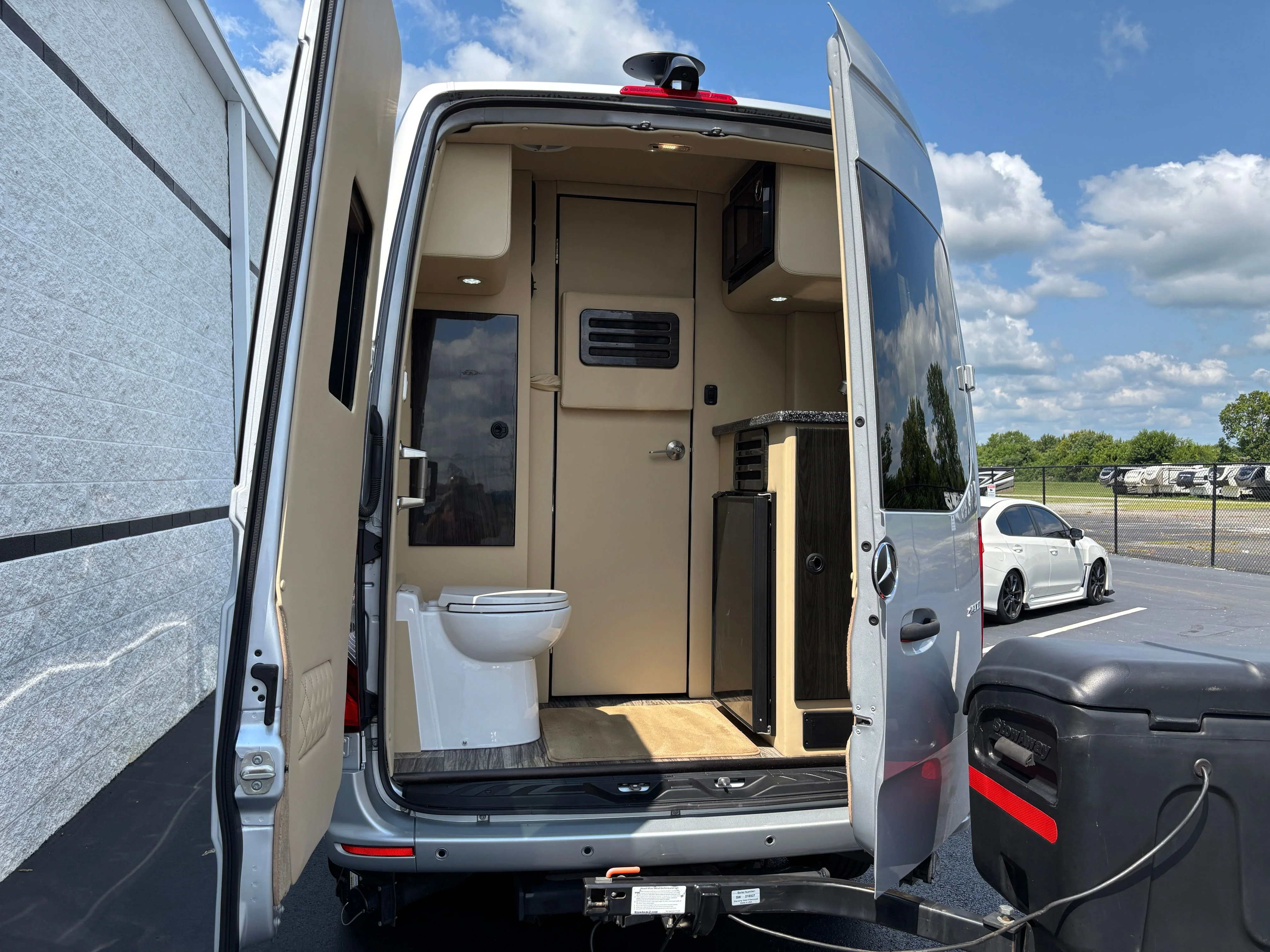 Used 2021 Silver Mercedes-Benz Midwest Luxe Cruiser image 13