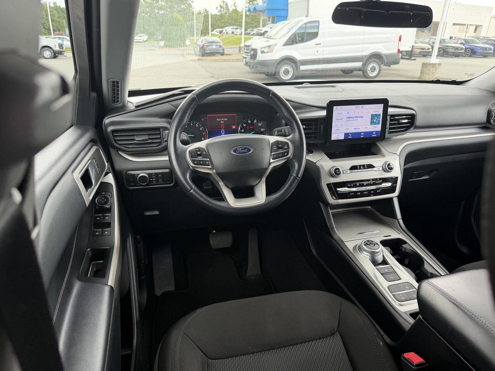 Used 2023 Iconic Silver Ford XLT image 18