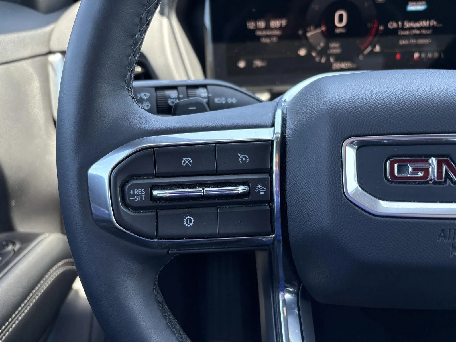 Used 2026 Summit White GMC FWD Elevation image 23
