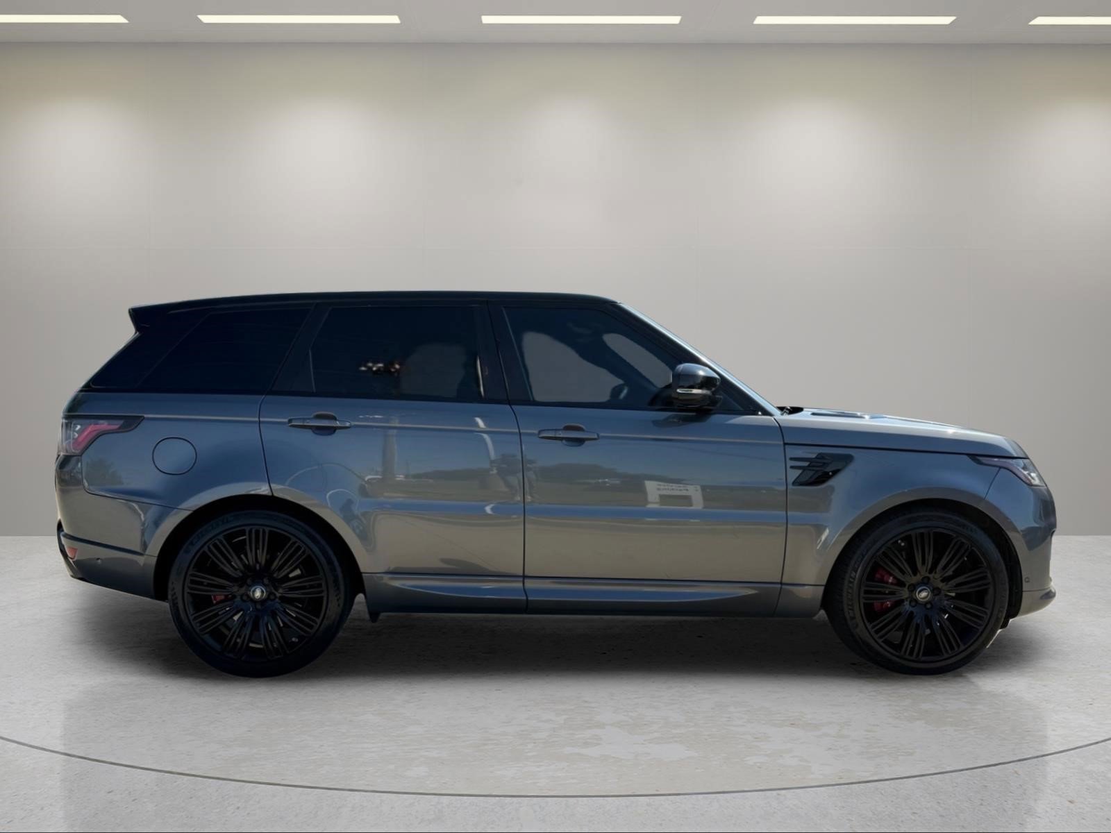 Used 2019  Land Rover Dynamic image 4