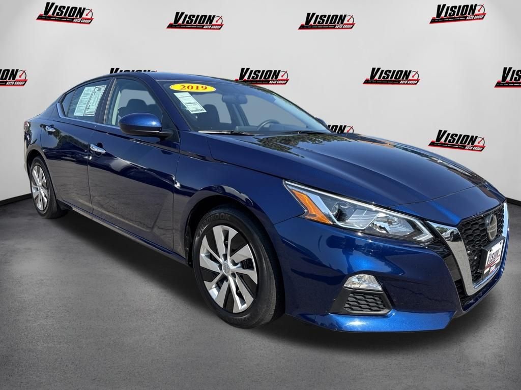 Used 2019 Blue Nissan 2.5 S image 3