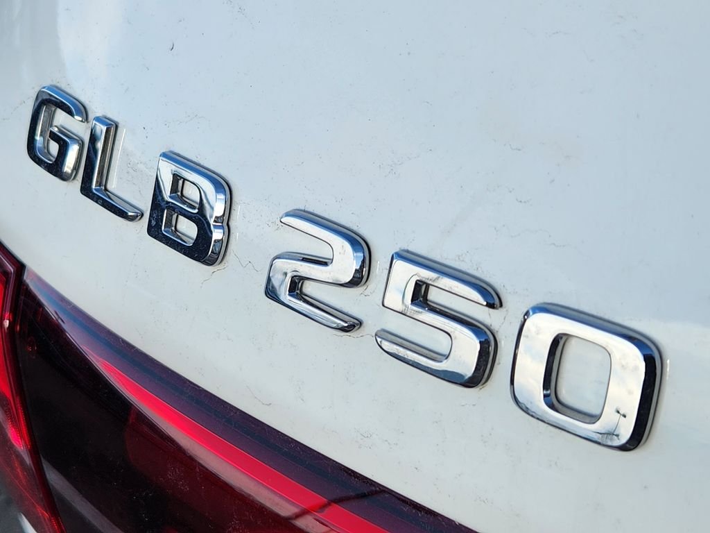 New 2026 Polar White Mercedes-Benz GLB 250 4MATIC® image 10