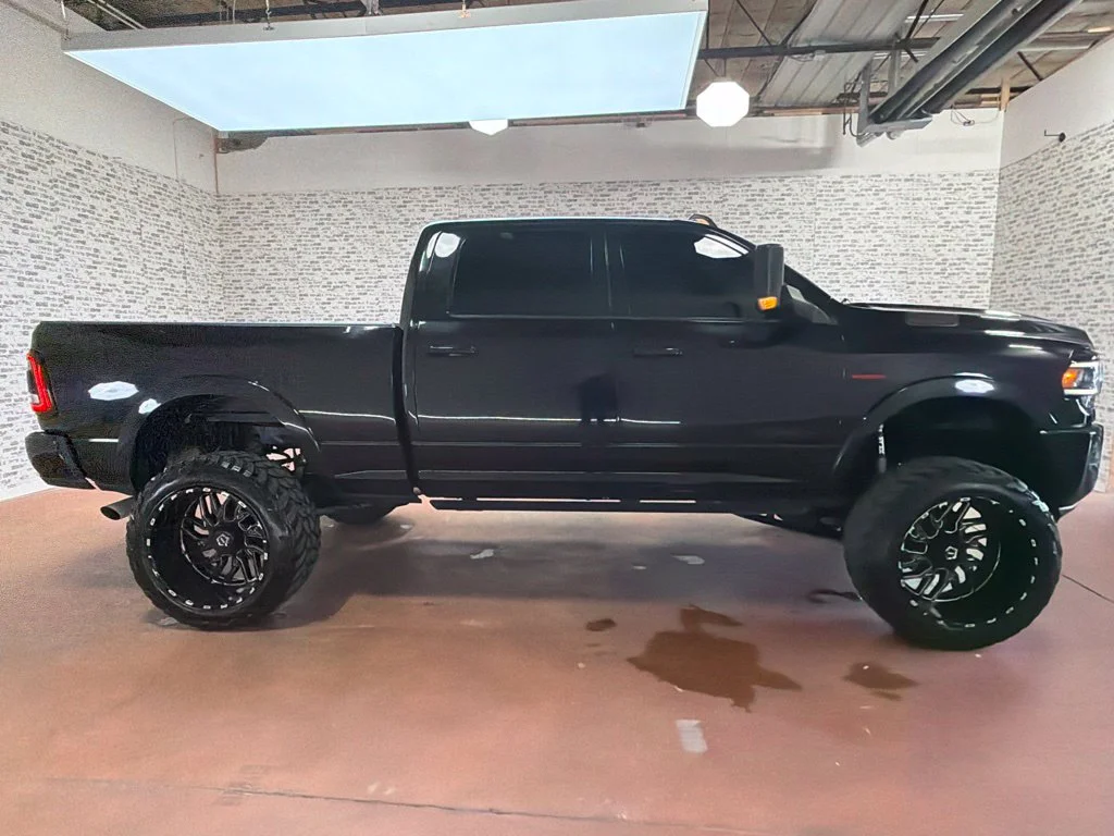 Used 2022 Diamond Black Crystal Pearlcoat Ram Laramie image 8