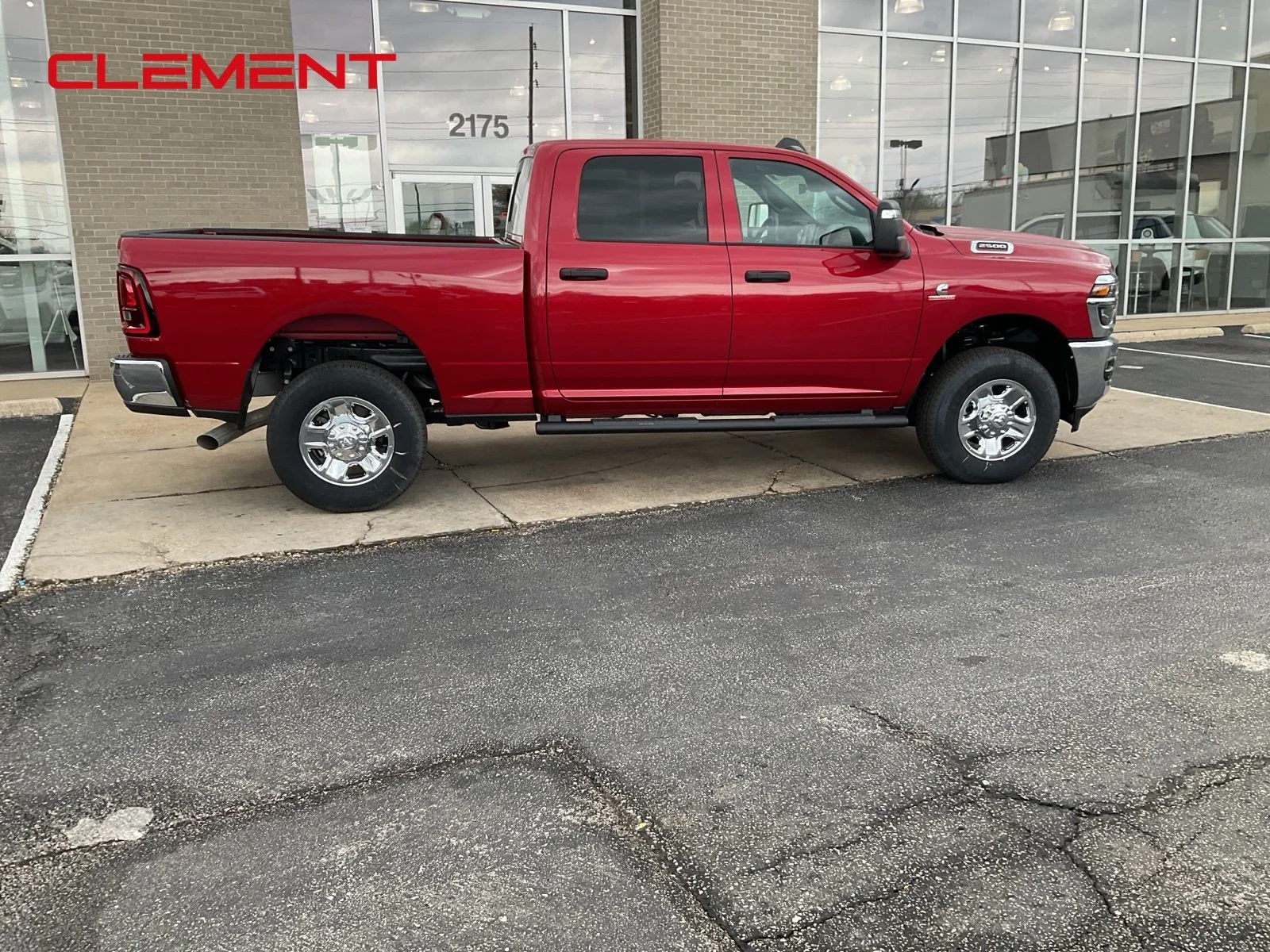 New 2026 Molten Red Pearl-Coat Exterior Paint RAM Tradesman image 4