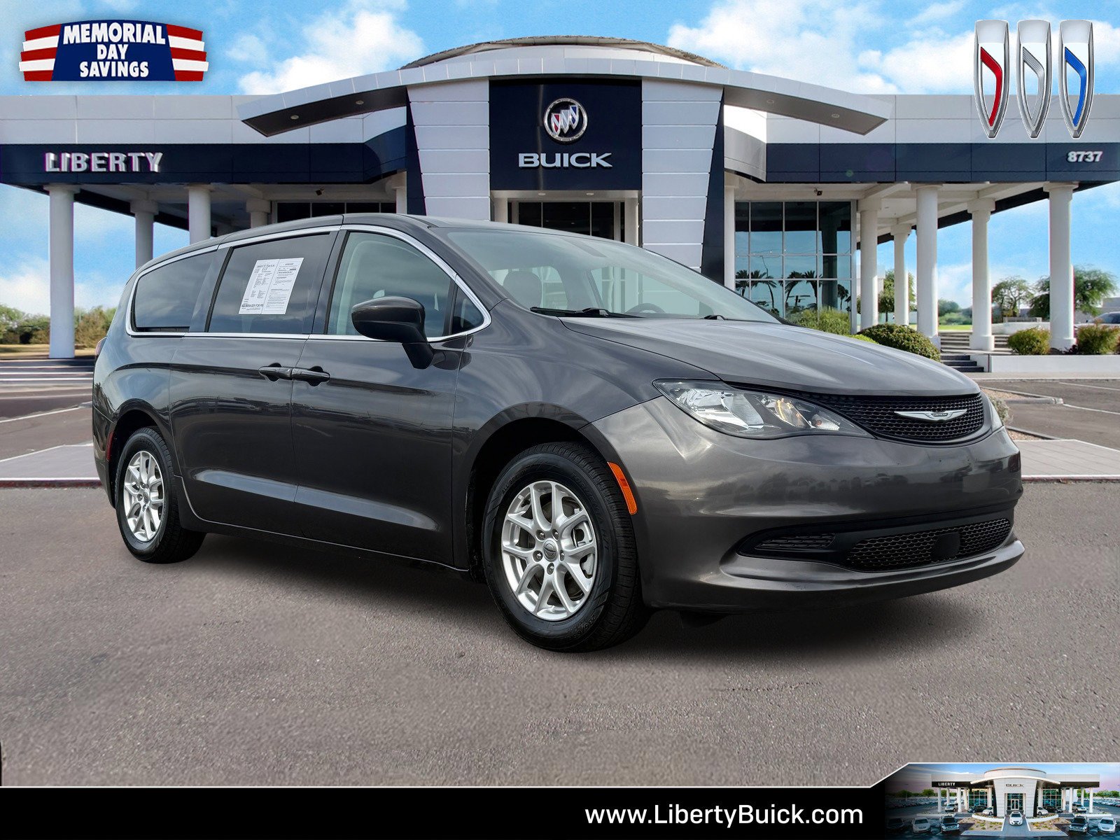 2022 Chrysler Voyager LX's photo