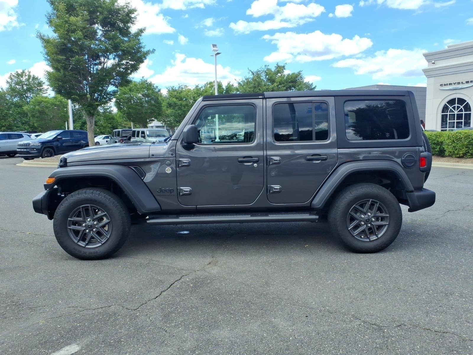 Used 2024 Granite Crystal Metallic Clearcoat Jeep Sport S image 3