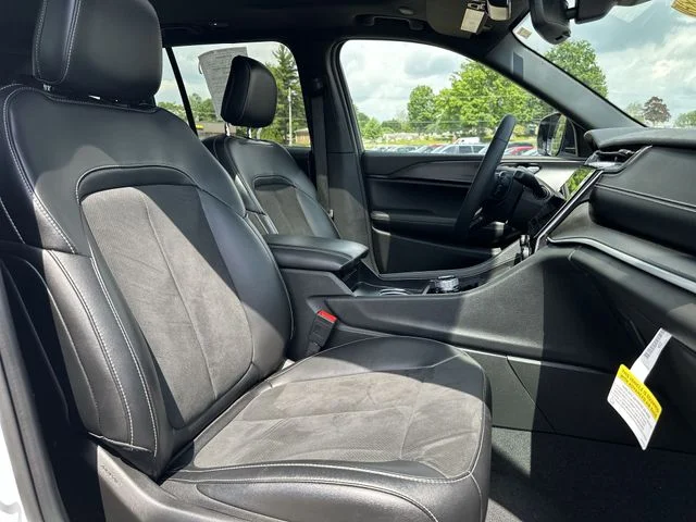 Used 2024 White Jeep Altitude X image 27