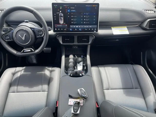 2025 VinFast VF 8 Eco - Photo 9