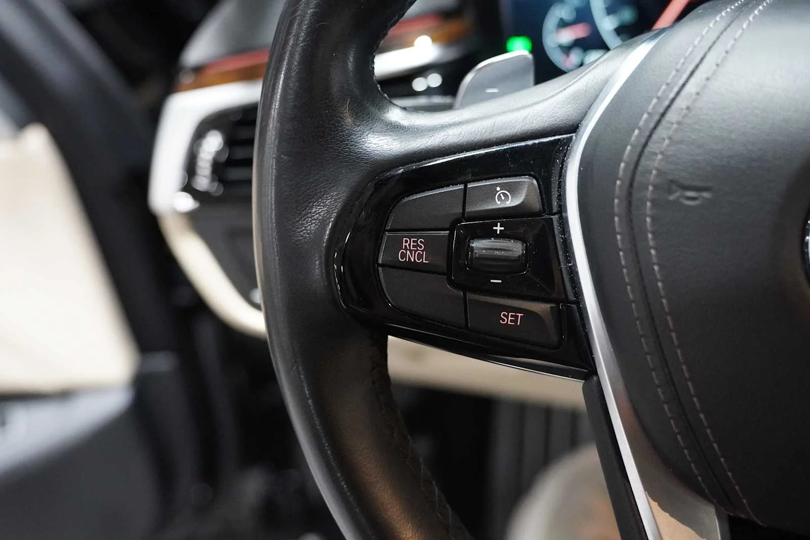 Used 2019 Black Sapphire Metallic BMW 530i image 19