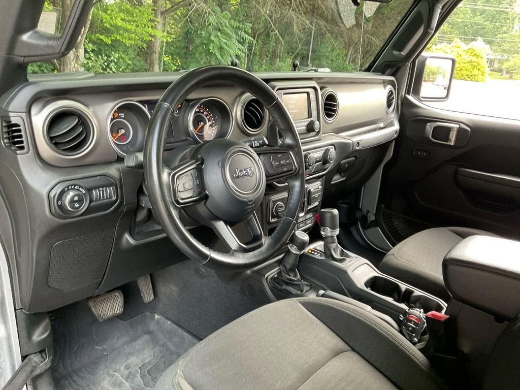 Used 2020 Silver Jeep Sport image 23