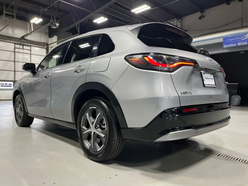 Used 2025 Lunar Silver Metallic Honda AWD EX-L image 5