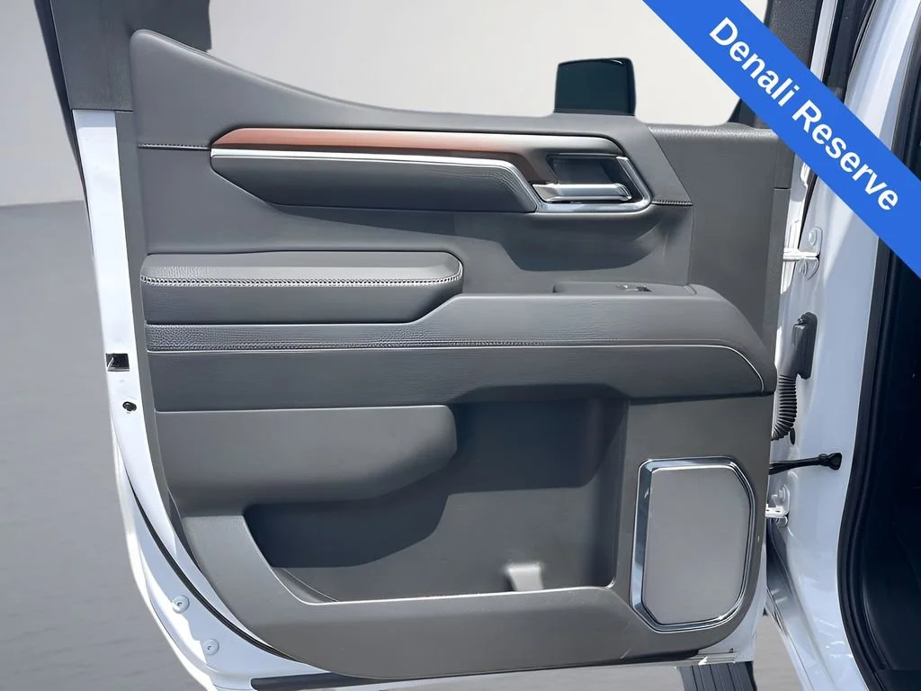 Used 2024 White Frost Tricoat GMC Denali image 11