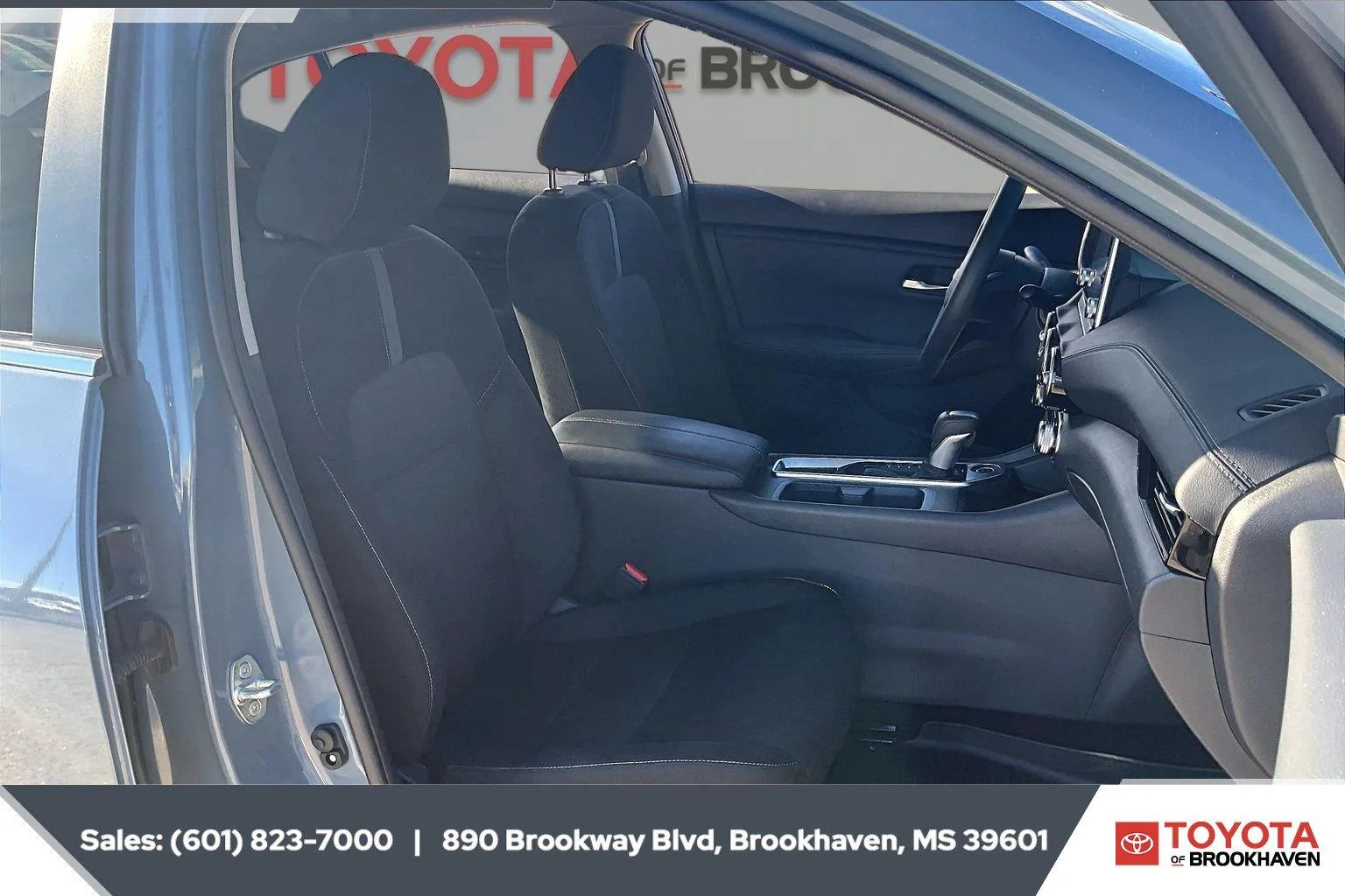 Used 2025 Atlantic Gray Metallic Nissan SV image 6