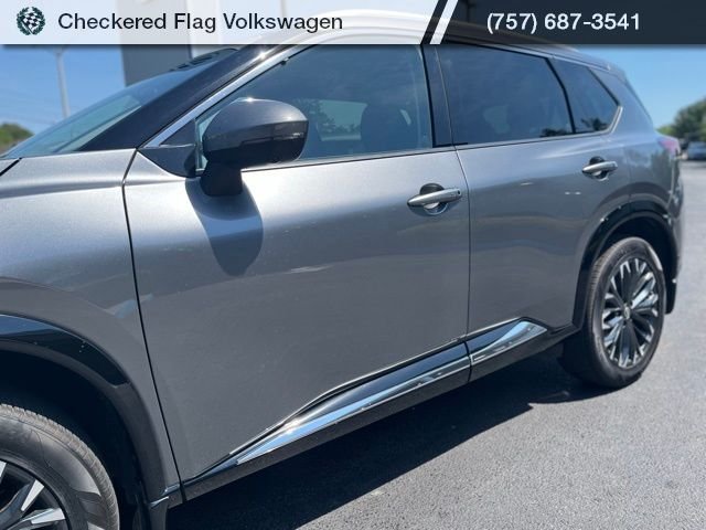 Used 2024 Gun Metallic Nissan Platinum image 3
