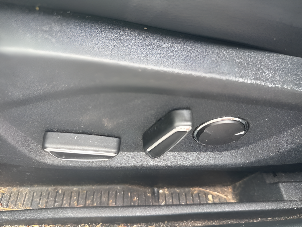 Used 2018 Silver Ford SEL image 25