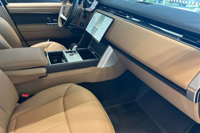 New 2026 Belgravia Green Land Rover SE image 14