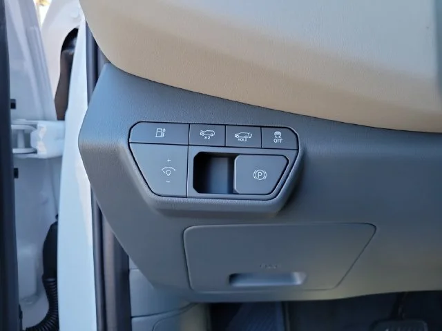 New 2026 Glacial White Pearl Kia Land AWD image 21
