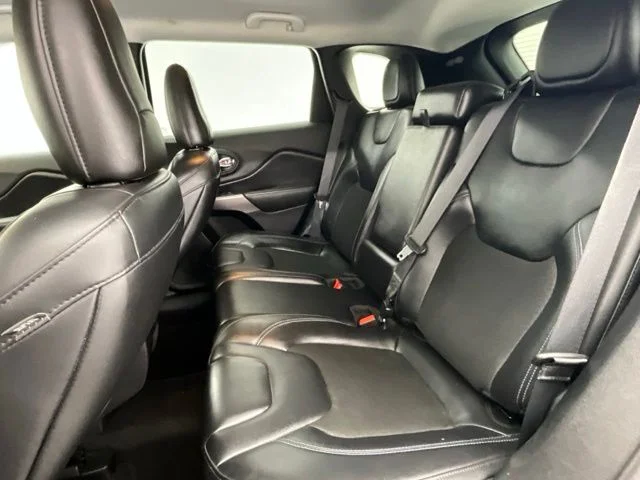 Used 2020 Gray Jeep Latitude Plus image 6