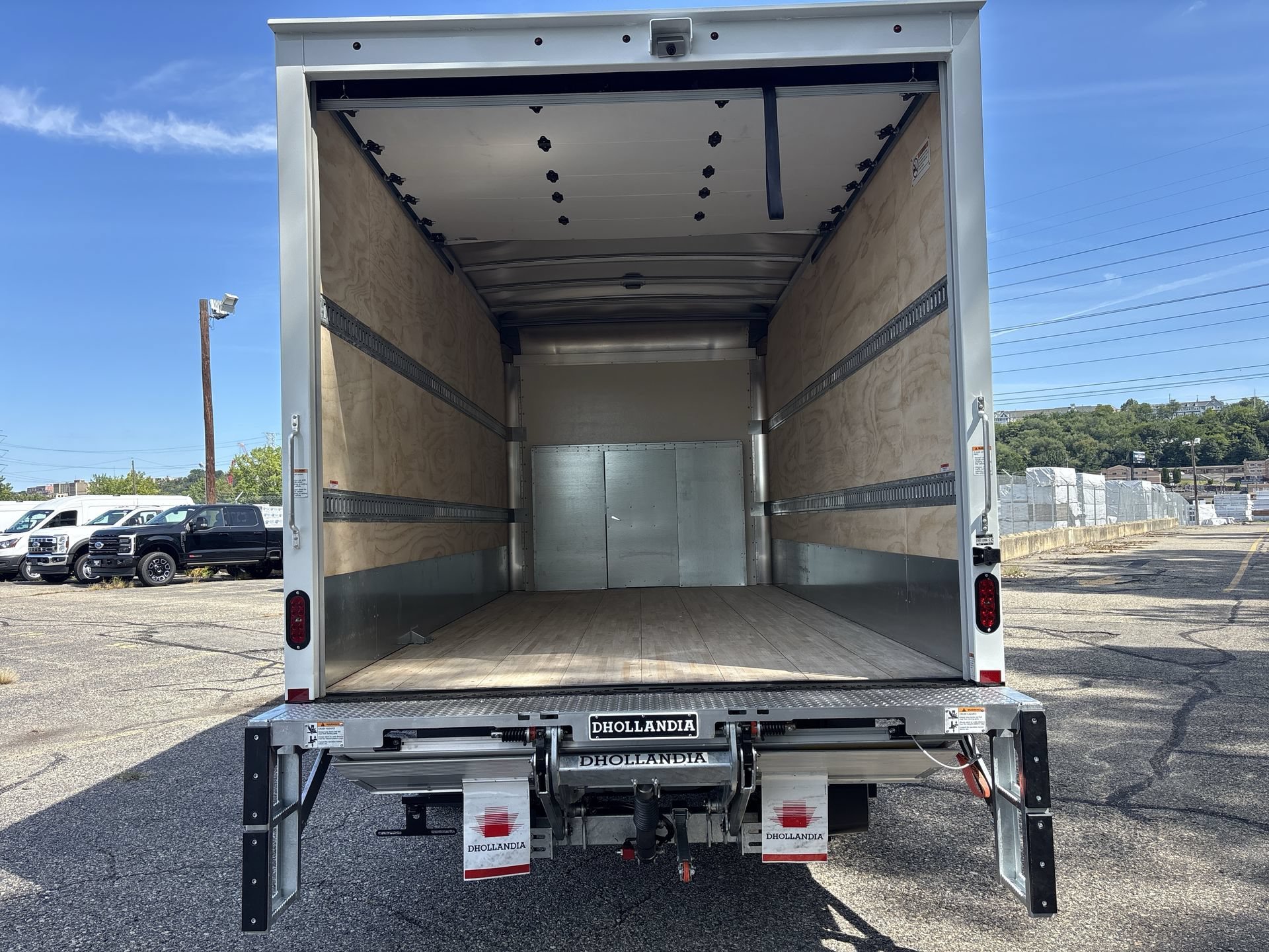 New 2027 Oxford White Ford E-450 DRW image 24